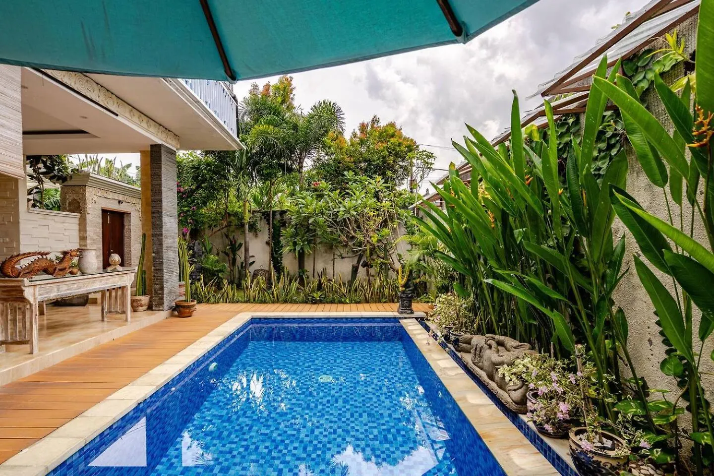 Villa Naga, Pool, Kitchen, Terace And Garden Kerobokan